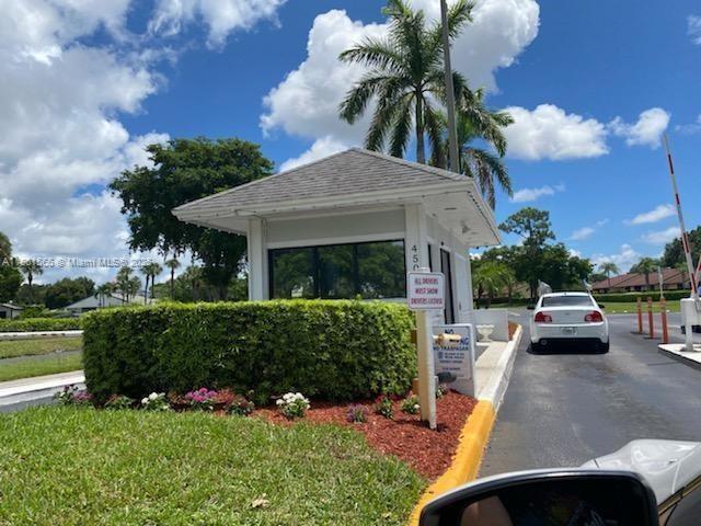 1102 Green Pine Blvd E2, West Palm Beach, Florida 33409, USA