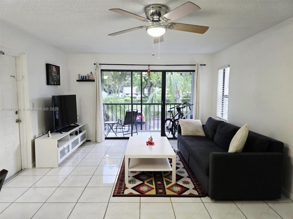 1102 Green Pine Blvd E2, West Palm Beach, Florida 33409, USA