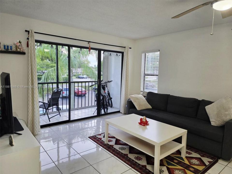 1102 Green Pine Blvd E2, West Palm Beach, Florida 33409, USA