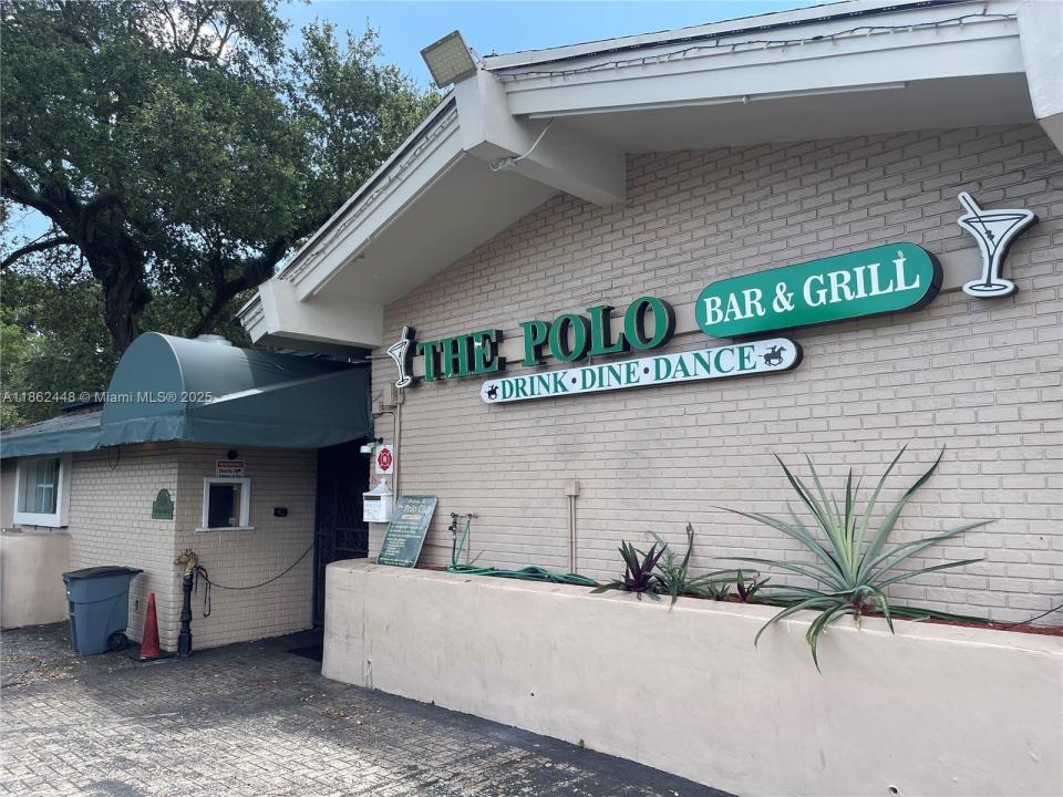 5590 W Hallandale Beach Blvd, Pembroke Park, Florida 33023, Estados Unidos