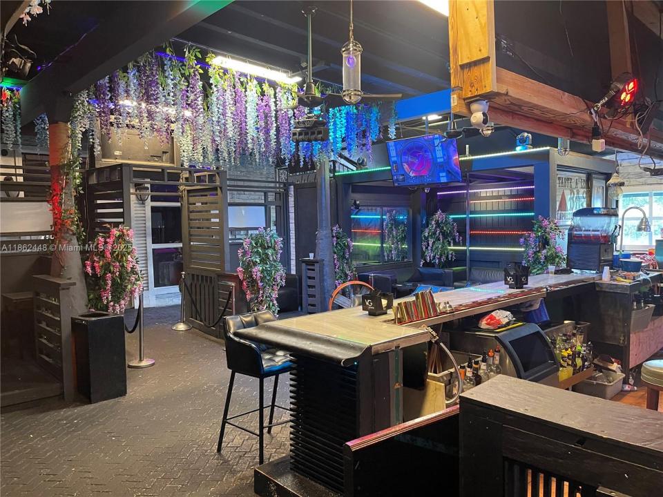 5590 W Hallandale Beach Blvd, Pembroke Park, Florida 33023, Estados Unidos