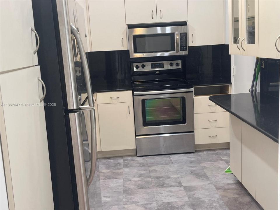 5005 Collins  ave 715, Miami, Florida 33140