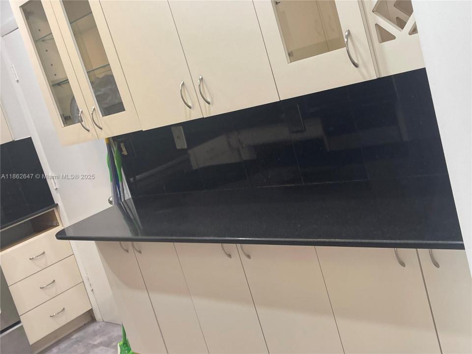 5005 Collins  ave 715, Miami, Florida 33140