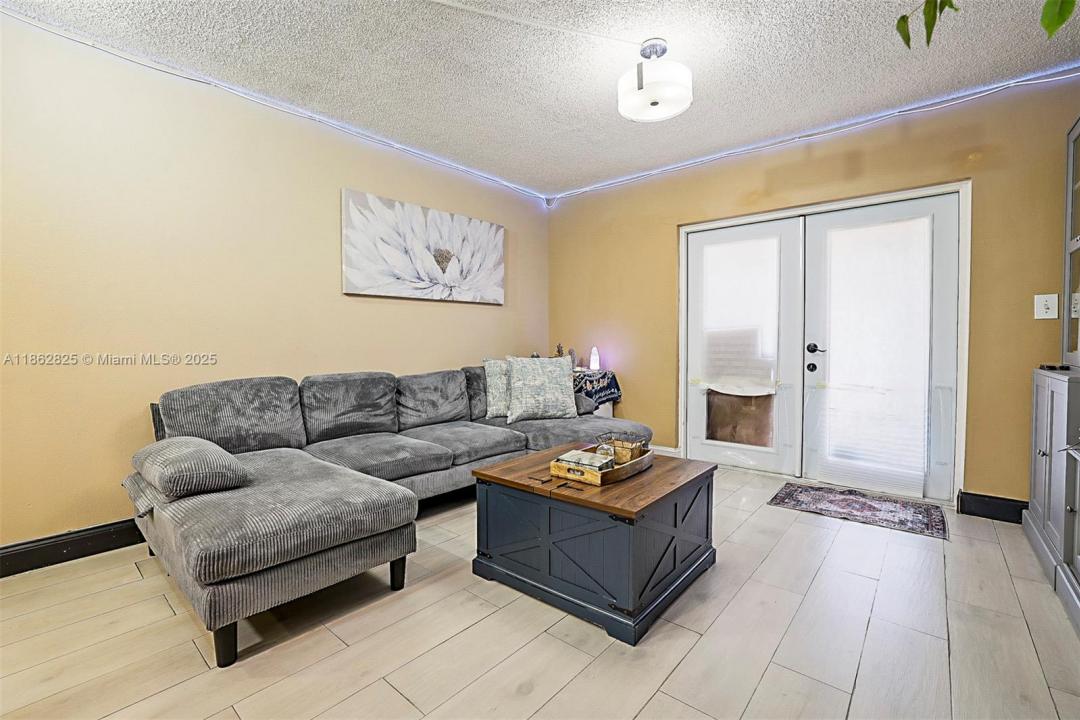 1705 W 57th St 506, Hialeah, Florida 33012, Estados Unidos