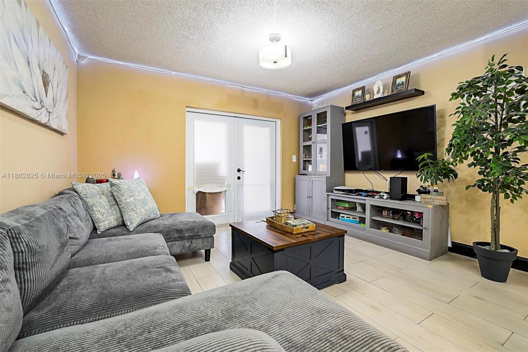 1705 W 57th St 506, Hialeah, Florida 33012, Estados Unidos