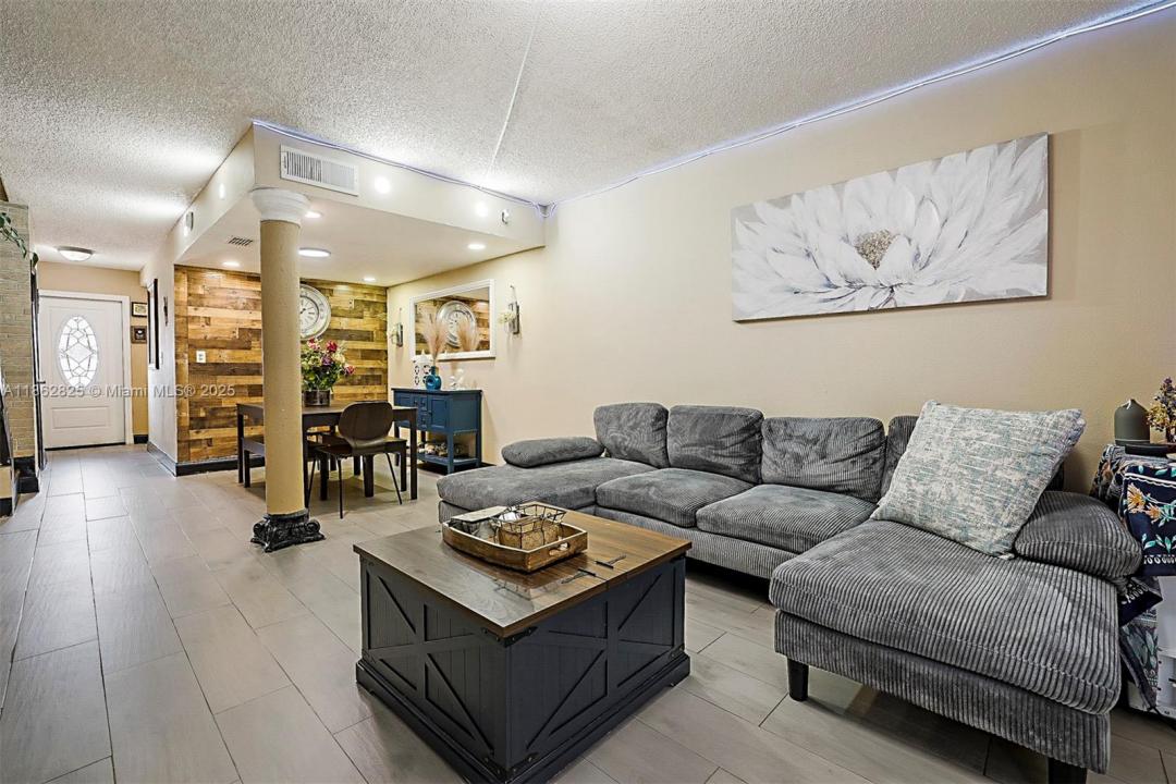 1705 W 57th St 506, Hialeah, Florida 33012, Estados Unidos