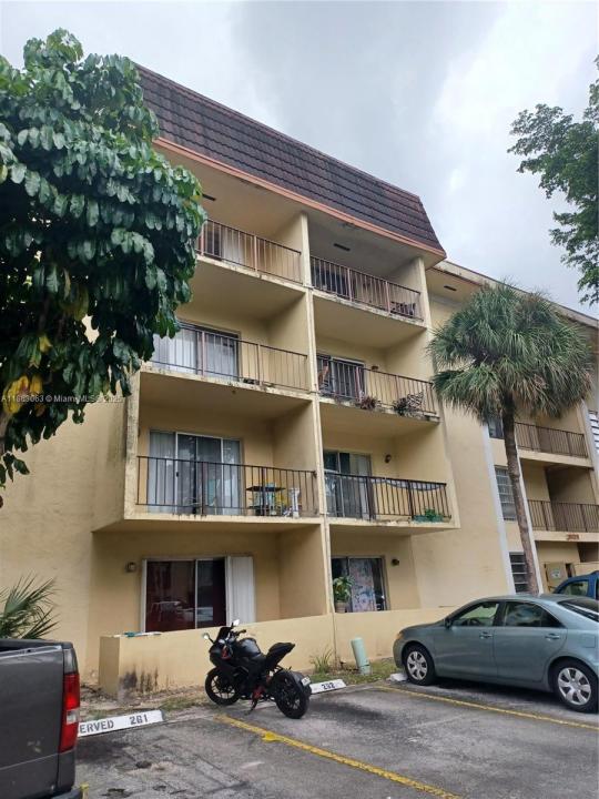 11925 NE 2nd Ave B414, North Miami, Floryda 33161, USA