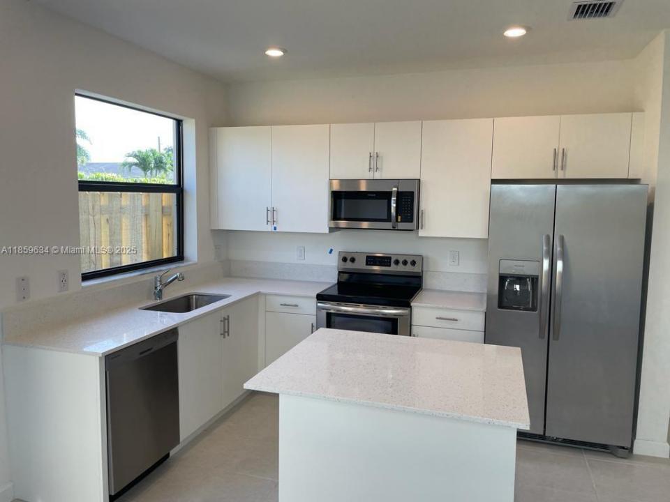 945 NE 211th St, Miami, 플로리다 33179, 미국