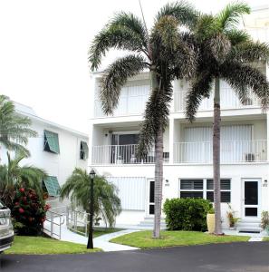 4001 S Ocean Blvd 103, South Palm Beach, Florida 33480, USA