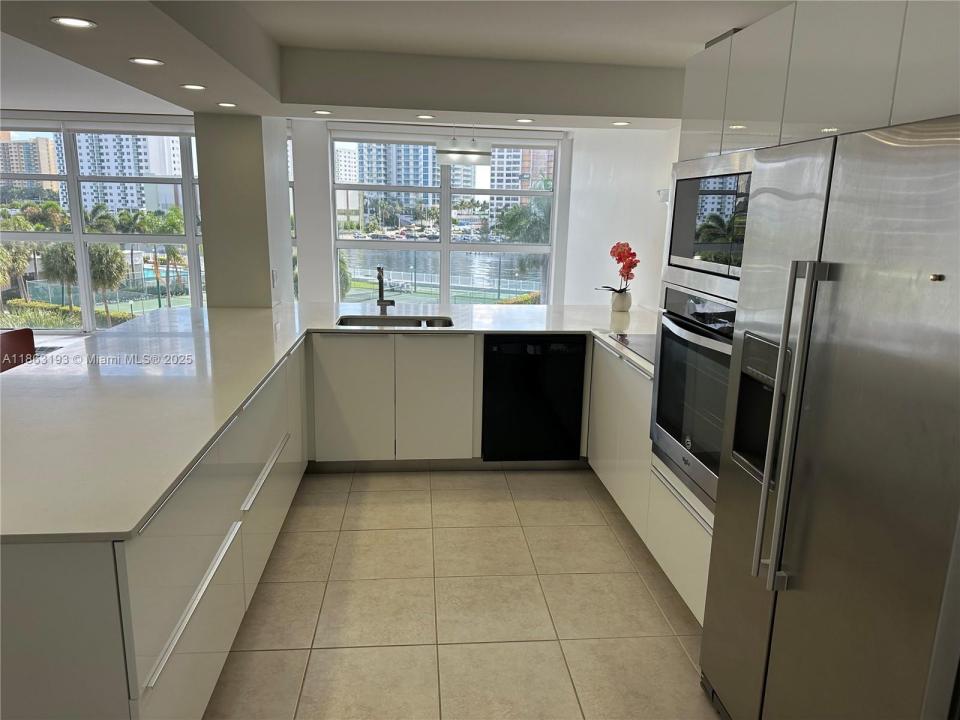 400 Leslie Dr 402, Hallandale Beach, Florida 33009