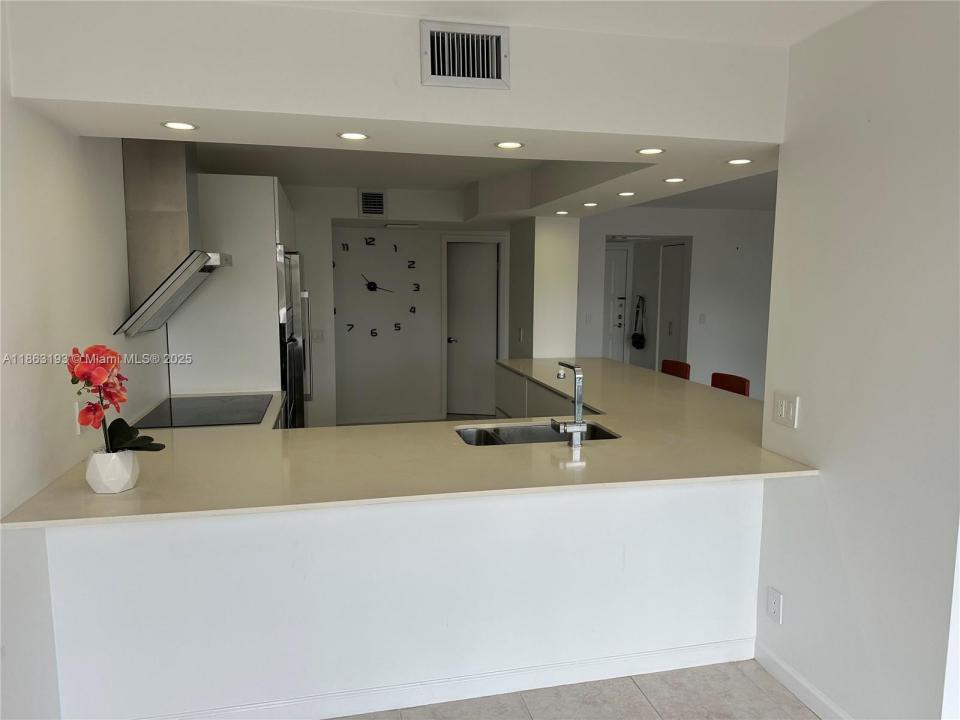 400 Leslie Dr 402, Hallandale Beach, Florida 33009