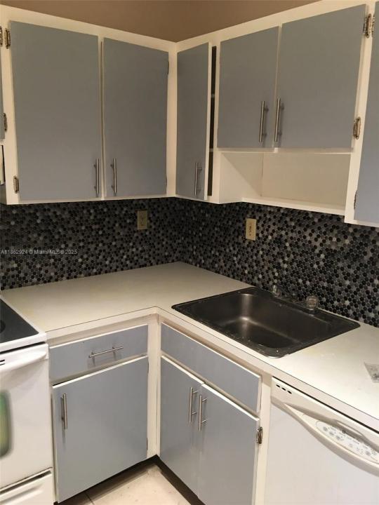 3582 NE 171st St 203, North Miami Beach, 佛罗里达州 33160, 美国