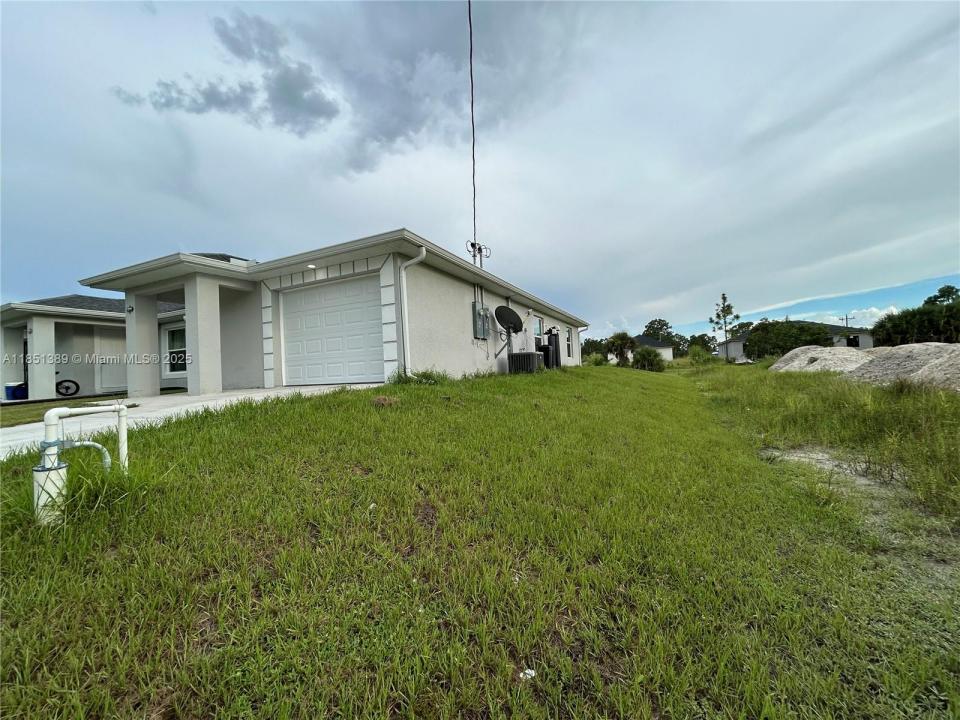 1110 Augusta St E 1110, Lehigh Acres, Flórida 33974, Estados Unidos