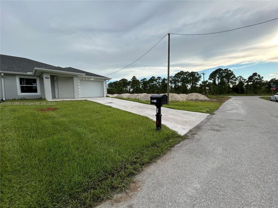 1110 Augusta St E 1110, Lehigh Acres, Flórida 33974, Estados Unidos