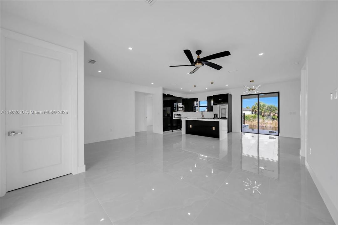 3821 NW 38th AVE, Cape Coral, フロリダ 33993, アメリカ合衆国