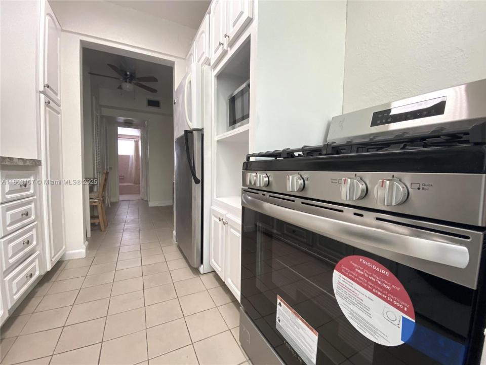 932 Euclid Ave 2, Miami Beach, Флорида 33139, Соединенные Штаты