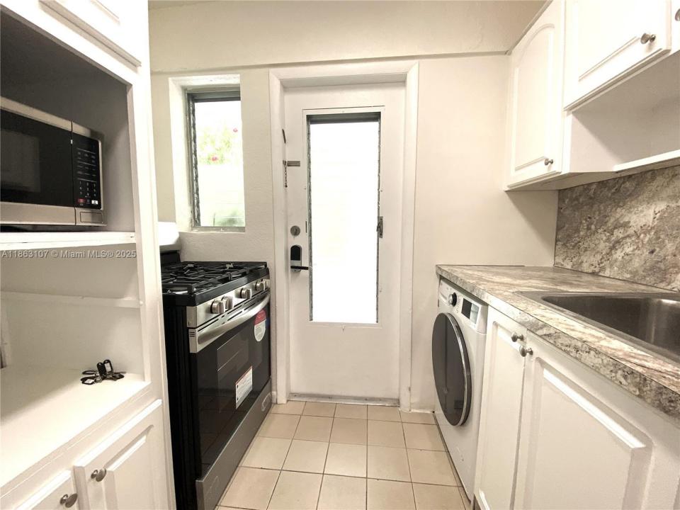 932 Euclid Ave 2, Miami Beach, Флорида 33139, Соединенные Штаты