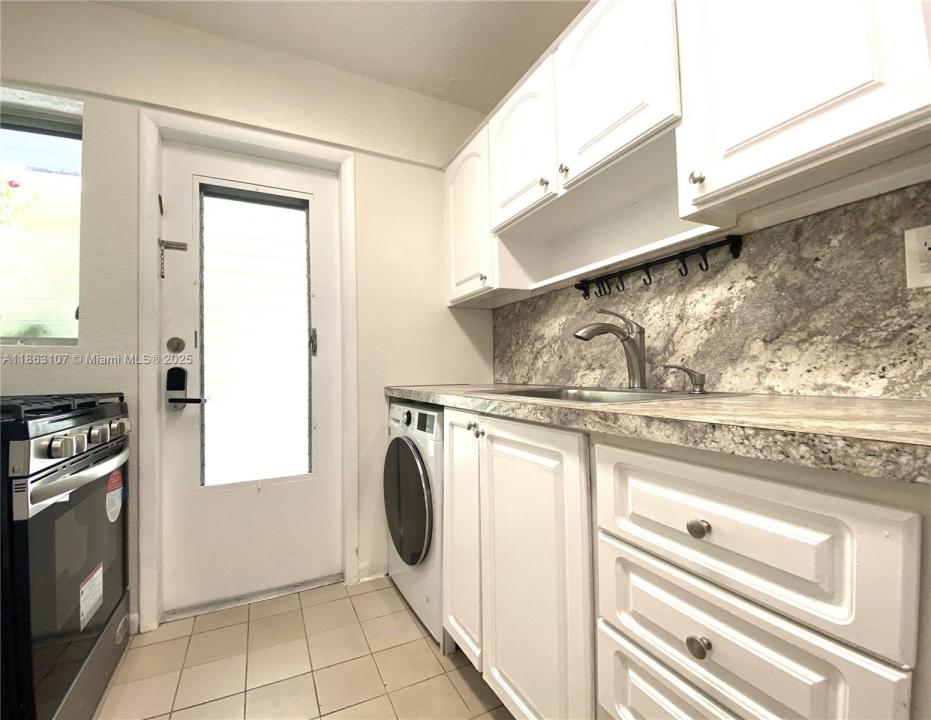 932 Euclid Ave 2, Miami Beach, Флорида 33139, Соединенные Штаты
