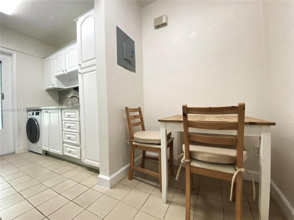 932 Euclid Ave 2, Miami Beach, Флорида 33139, Соединенные Штаты
