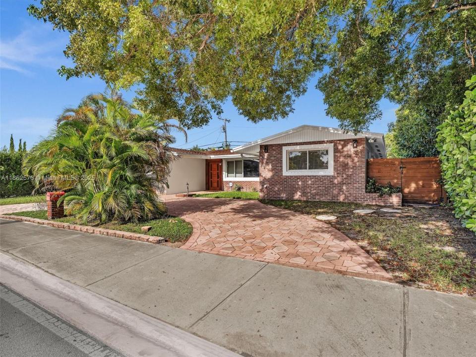 20350 Highland Lakes Blvd, Miami, Florida 33179, HOA KỲ