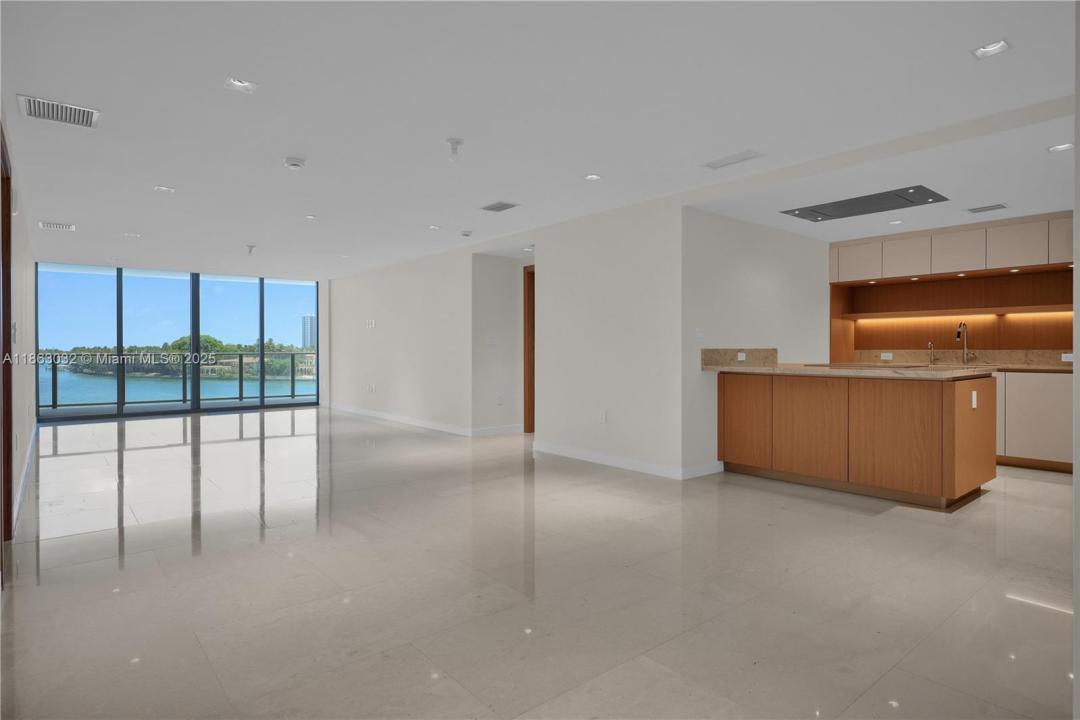 1135 103 505, Bay Harbor Islands, Florida 33154