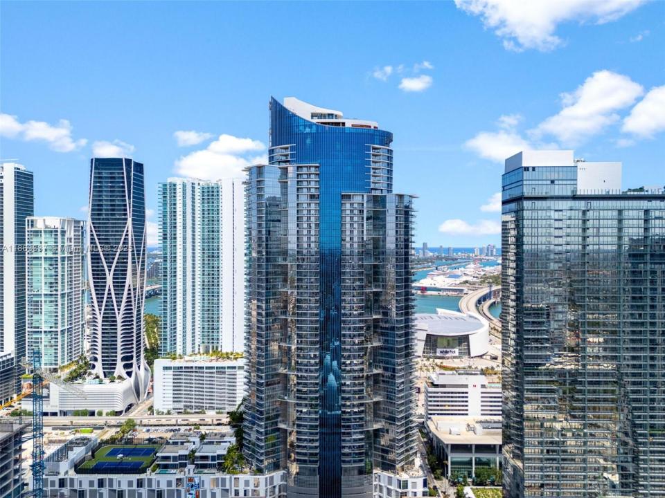 851 NE 1st Ave 1506, Miami, Flórida 33132, Estados Unidos