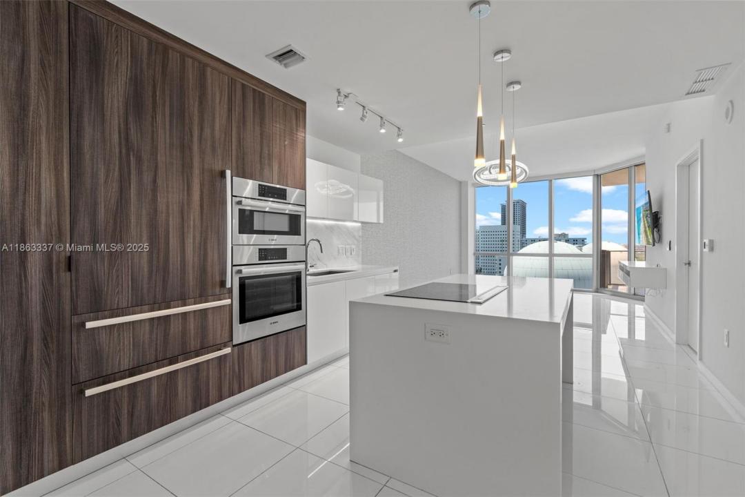 851 NE 1st Ave 1506, Miami, Flórida 33132, Estados Unidos