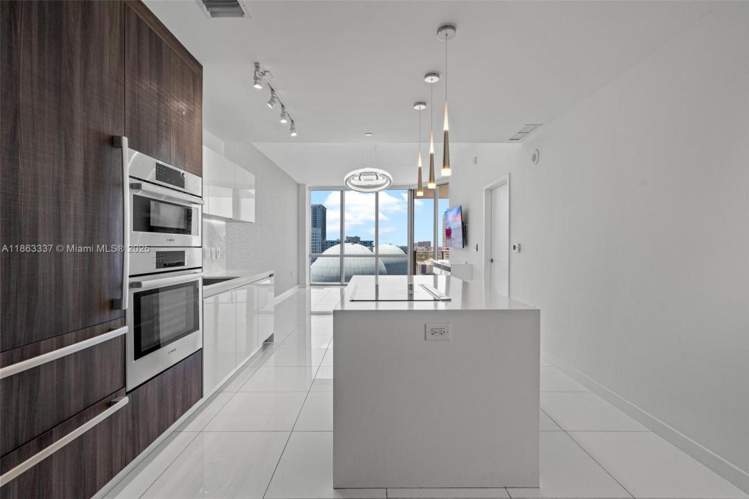 851 NE 1st Ave 1506, Miami, Flórida 33132, Estados Unidos