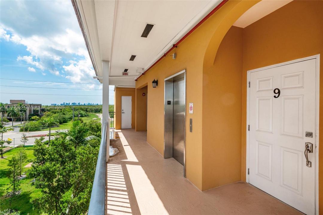 555 E Dania Beach Blvd 9, Dania Beach, Florida 33004, Stati Uniti