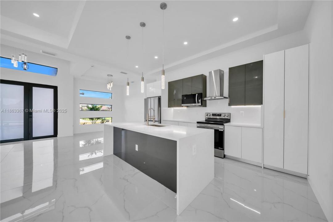 2318 NW 30TH TER, Cape Coral, フロリダ 33993, アメリカ合衆国
