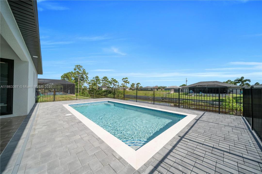 2318 NW 30TH TER, Cape Coral, フロリダ 33993, アメリカ合衆国