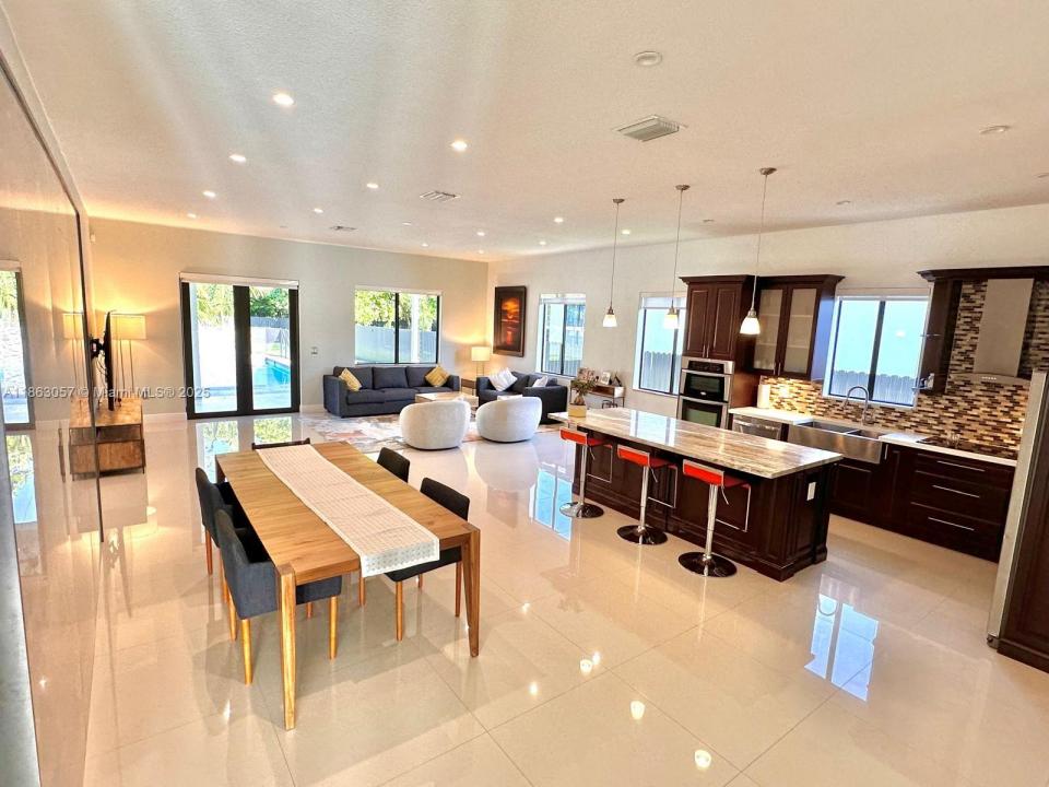 15750 SW 90th Ave, Palmetto Bay, Florida 33157