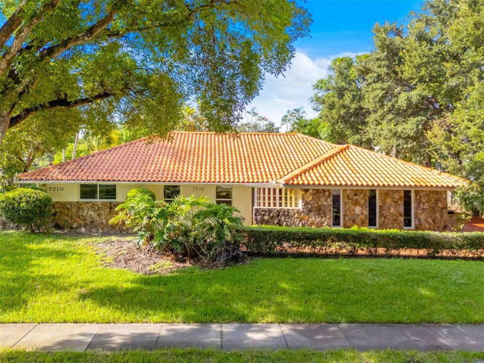 7210 W Troon Cir ., Miami Lakes, Флорида 33014, Соединенные Штаты