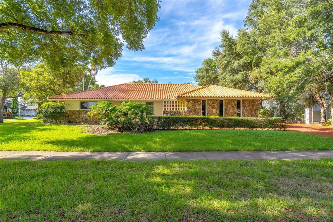 7210 W Troon Cir ., Miami Lakes, Флорида 33014, Соединенные Штаты