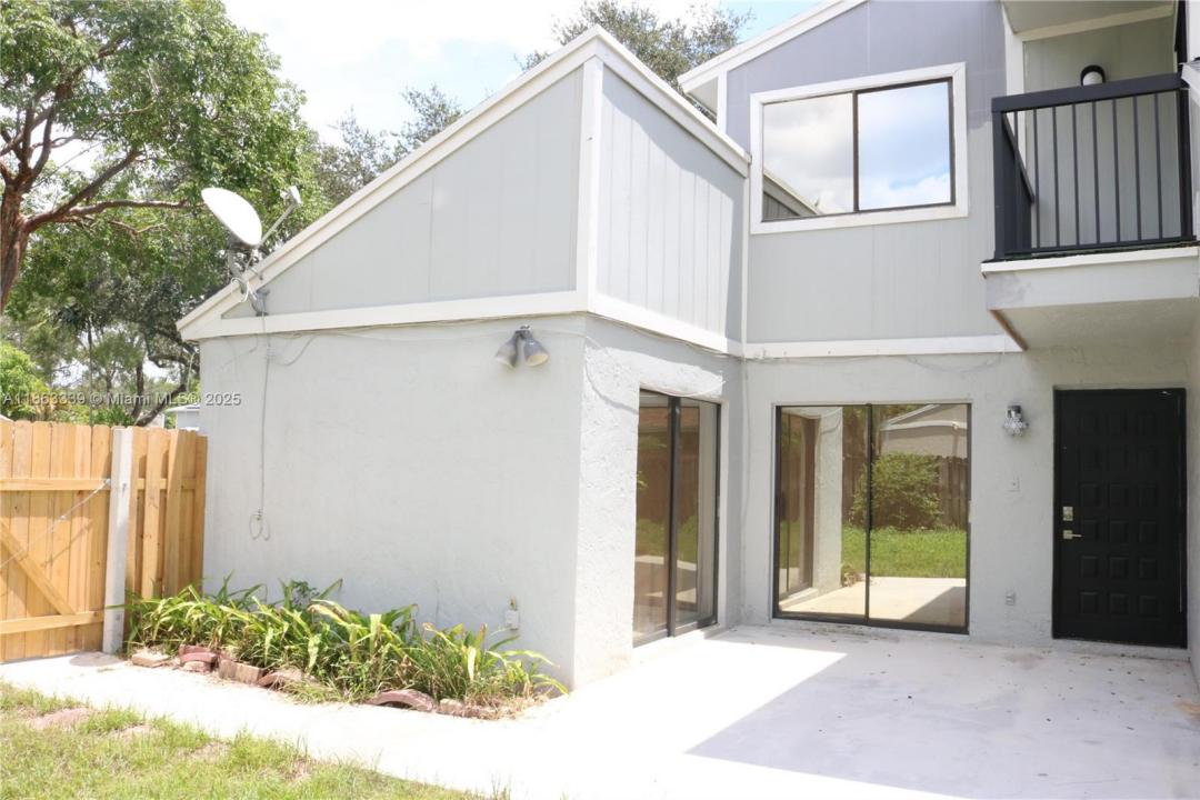 617 NW 132nd Ter 617, Plantation, Flórida 33325, Estados Unidos
