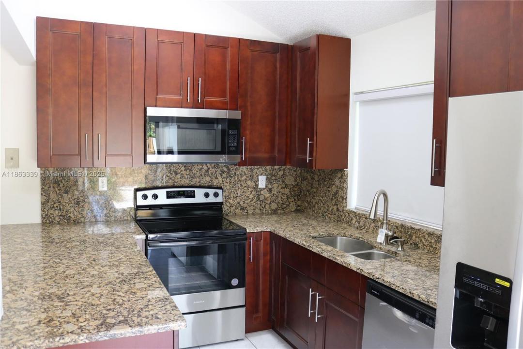 617 NW 132nd Ter 617, Plantation, Flórida 33325, Estados Unidos