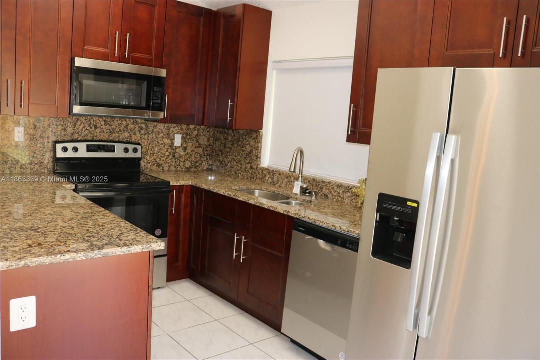 617 NW 132nd Ter 617, Plantation, Flórida 33325, Estados Unidos