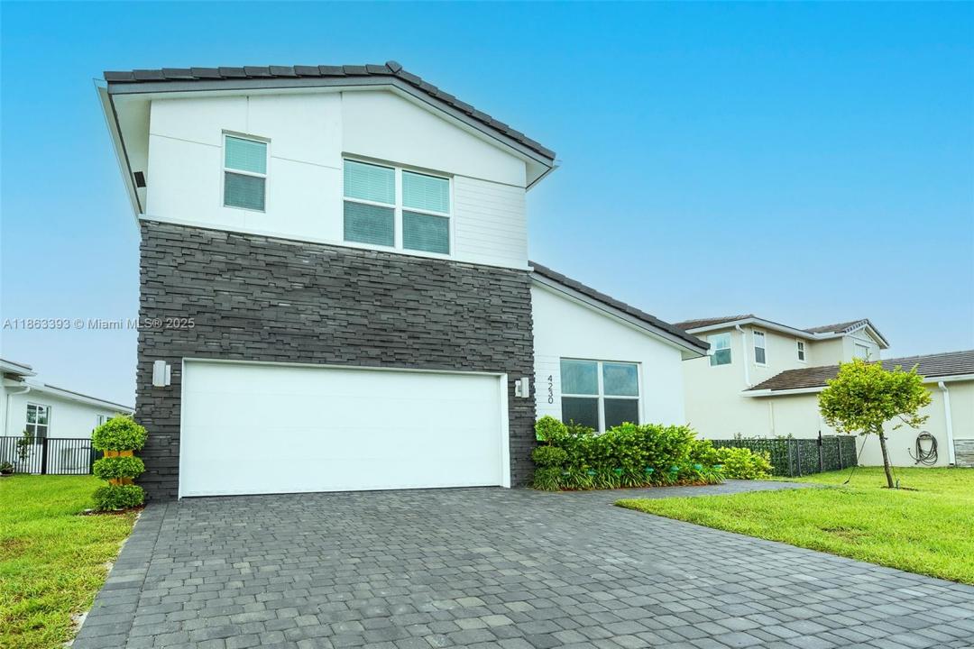 4230 Rosa Dr, Deerfield Beach, Floryda 33064, USA