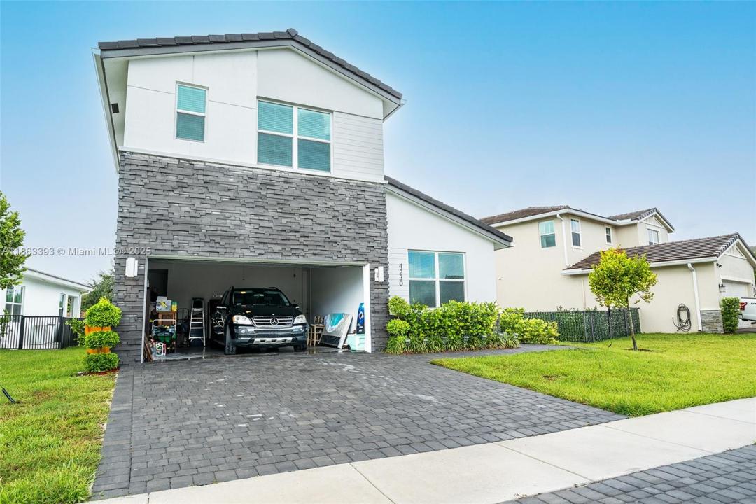 4230 Rosa Dr, Deerfield Beach, Floryda 33064, USA