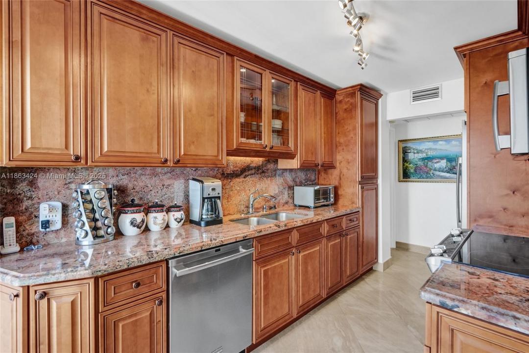322 Buchanan St 810, Hollywood, フロリダ 33019, アメリカ合衆国