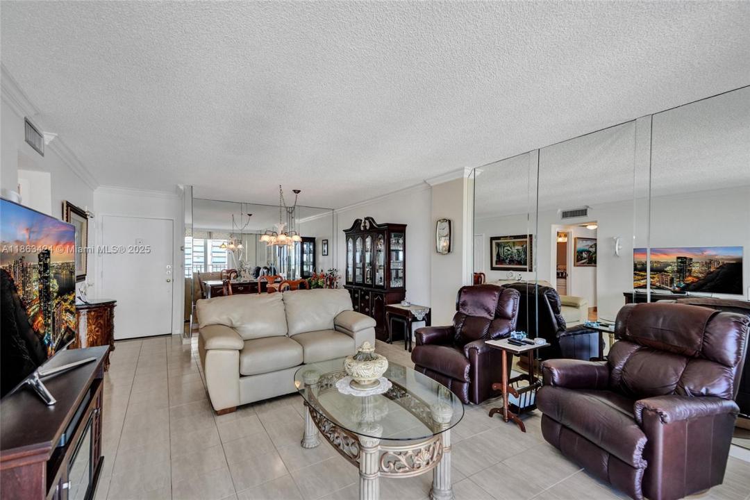 322 Buchanan St 810, Hollywood, フロリダ 33019, アメリカ合衆国