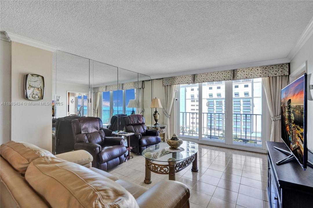 322 Buchanan St 810, Hollywood, フロリダ 33019, アメリカ合衆国