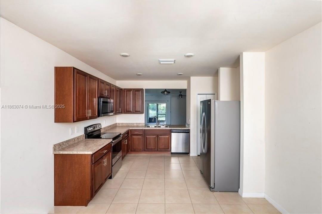 2802 40TH ST SW, Lehigh Acres, Florida 33976