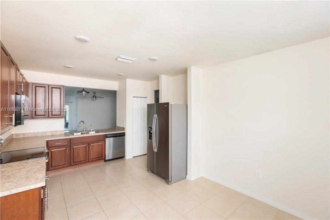 2802 40TH ST SW, Lehigh Acres, Florida 33976