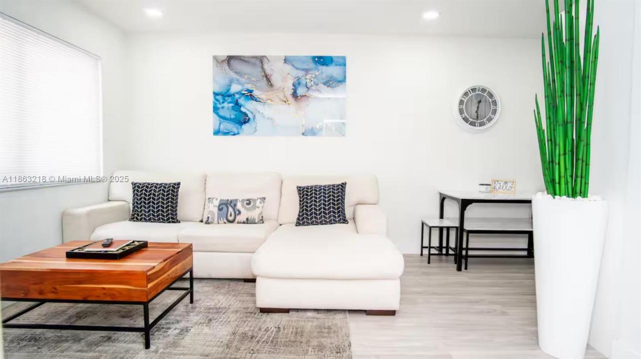 7815 NW 5th Ct 1, Miami, Florida 33150, Amerika Birleşik Devletleri