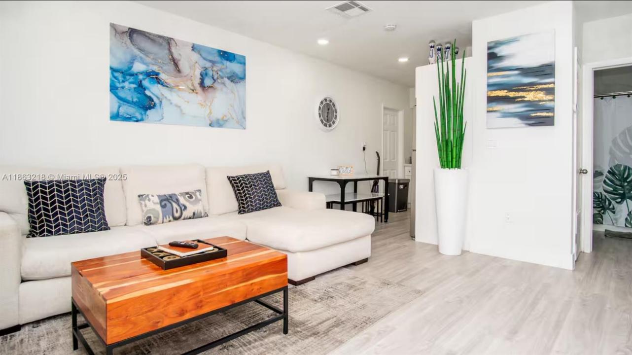 7815 NW 5th Ct 1, Miami, Florida 33150, Amerika Birleşik Devletleri