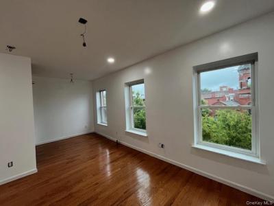 189 Gate Avenue, New York, New York 11238, USA