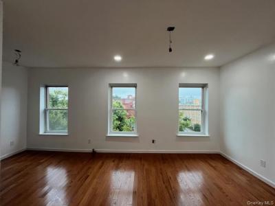189 Gate Avenue, New York, New York 11238, USA
