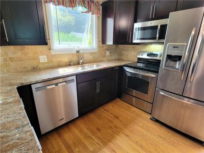 19 Hillside Avenue, Newport, Rhode Island 02840