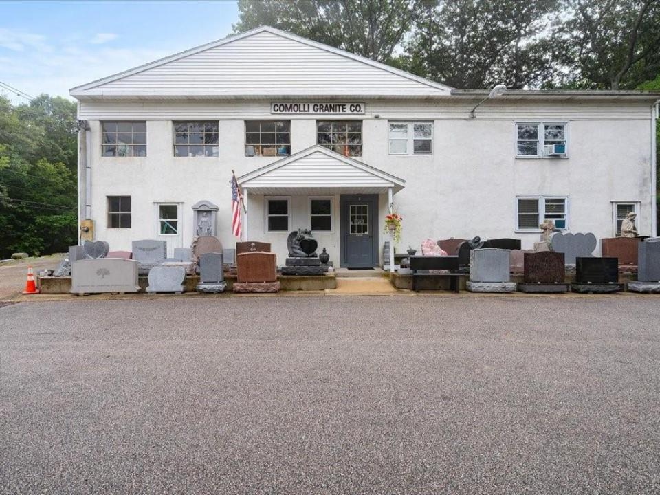4 Chase Hill Road, Hopkinton, Rhode Island 02804, USA